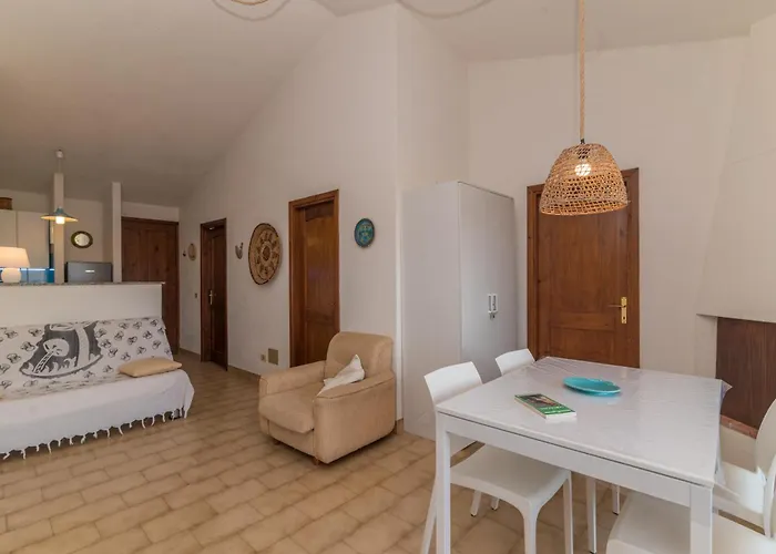 Trilocale Vista Mare E Giardino A パラーウ