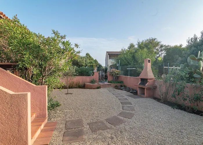 Trilocale Vista Mare E Giardino A パラーウ